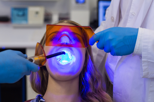 How To Manage Pain From Cracked Teeth Until Your Appointment